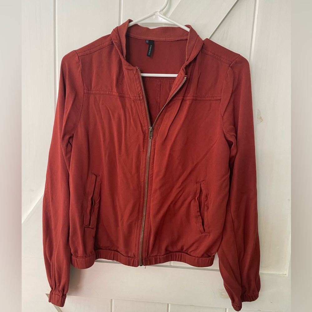 Summer nights or fall ready! Maurices, light jacket. Great layering piece. Small
